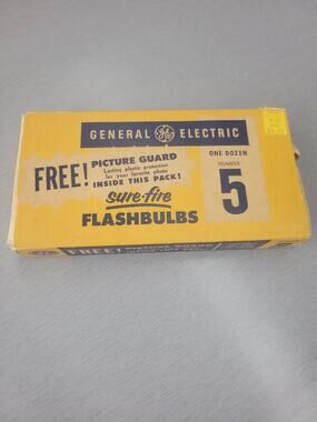 VINTAGE CAMERA GE GENERAL ELECTRIC SURE FIRE #5B 12 FLASH BULBS